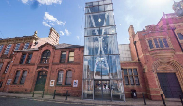 A photo of the Pyramid & Parr Hall.