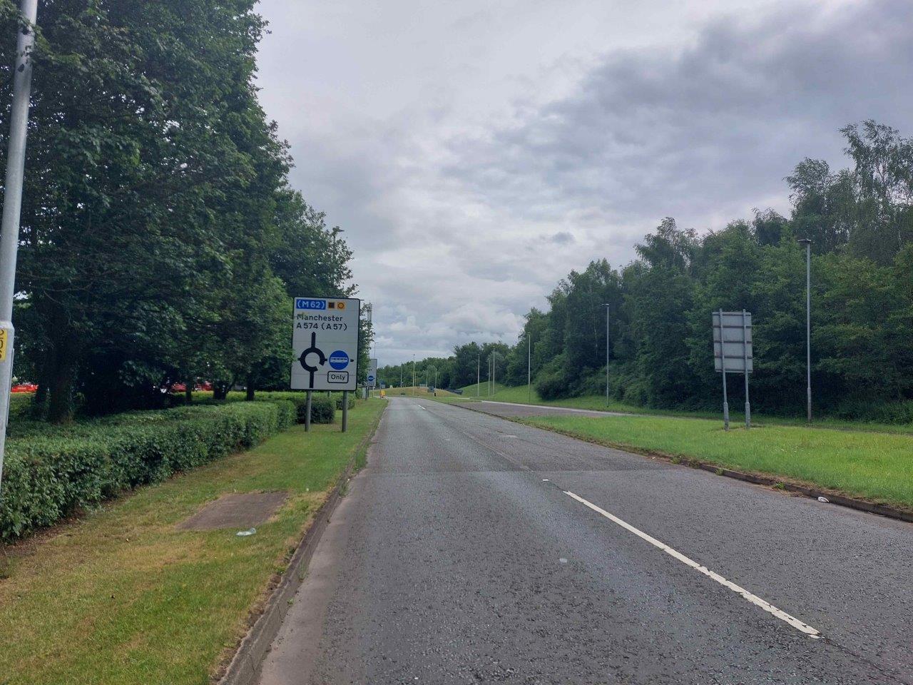 Birchwood bus lane -The approach to the bus lane on Birchwood Way - eastbound