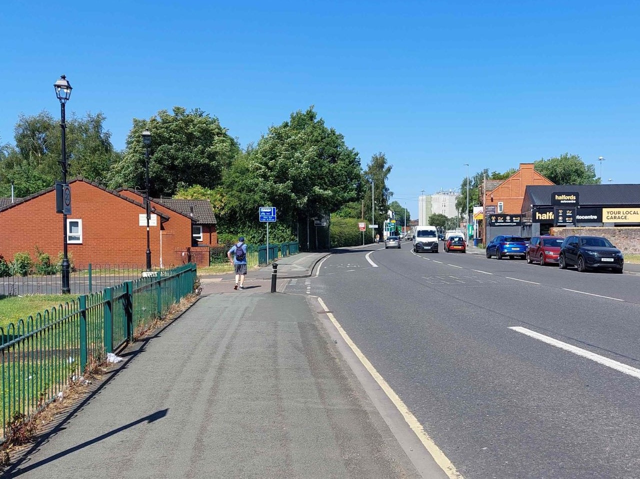 Knutsford road bus lane - approach to Bridge Foot - 3