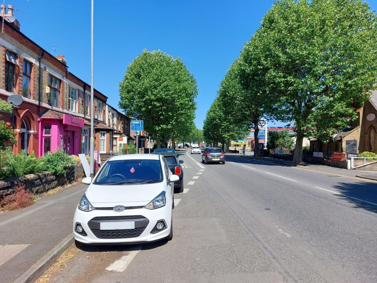 Wilderspool Causeway - The start of the bus lane