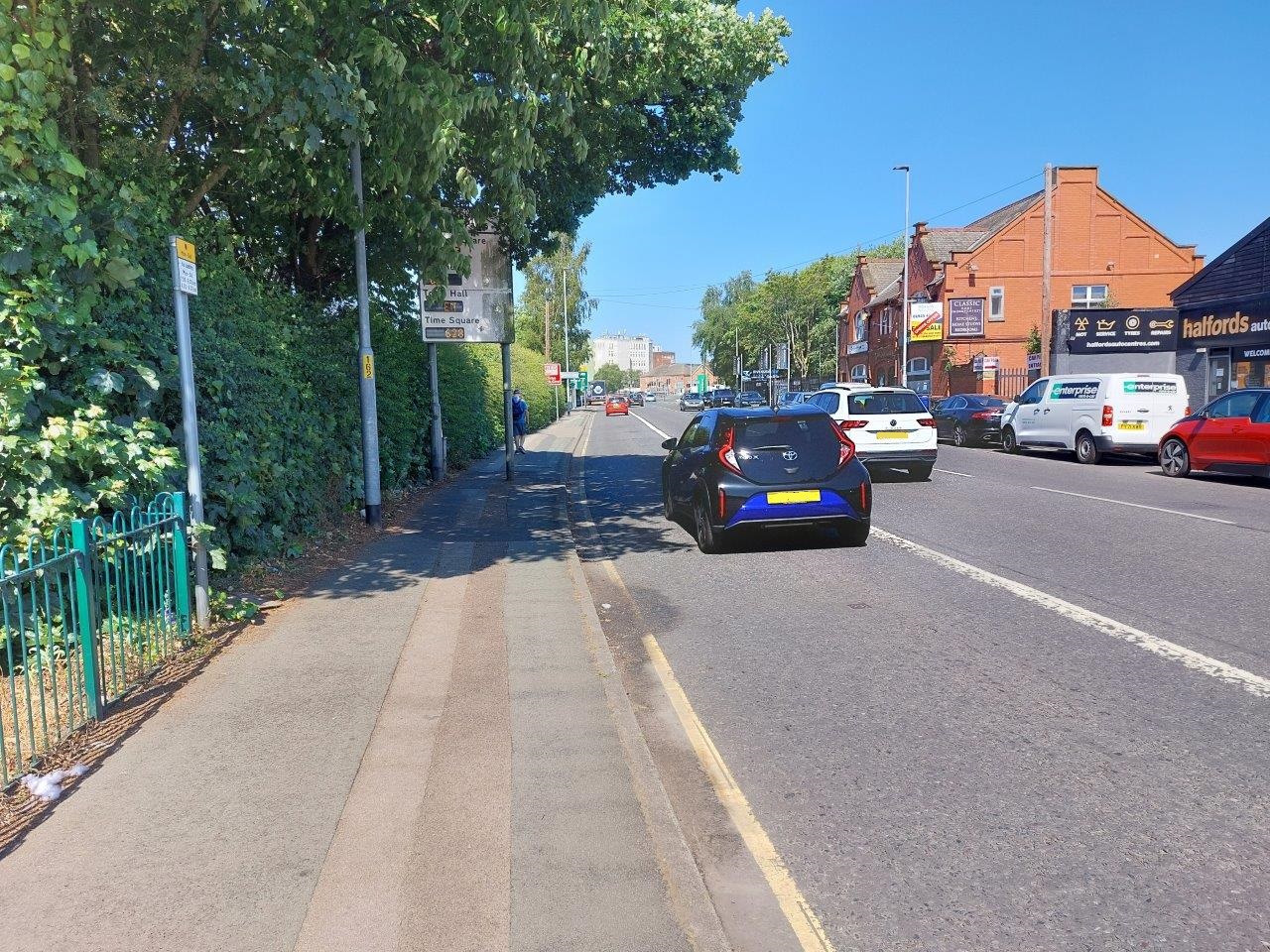 The stretch of the bus lane leading to Bridge Foot