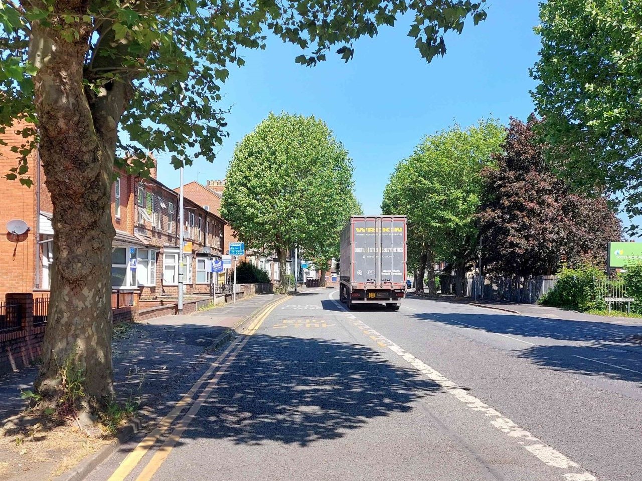 Wilderspool Causeway - A further view of the bus lane and signage